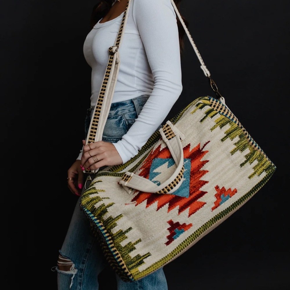 Heart and center beautiful duffle bag ⭐️🌵!